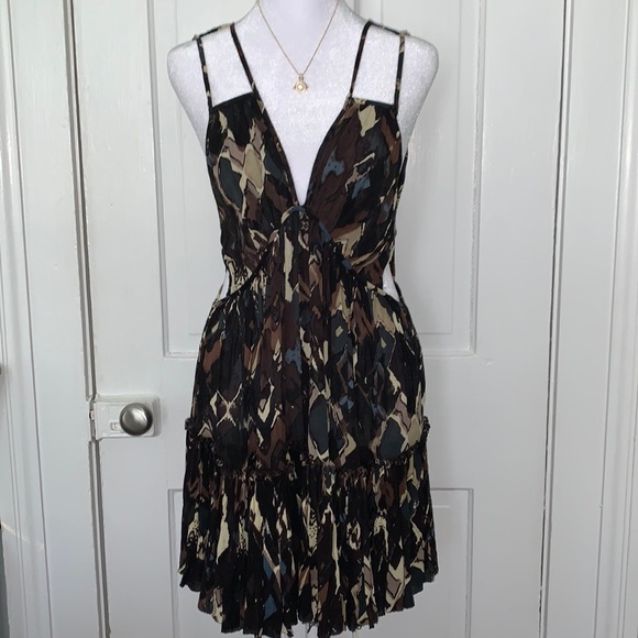 Free People Dresses & Skirts - FREE PEOPLE FLOWY PRINT DRESS WITH SIDE CUTOUTS